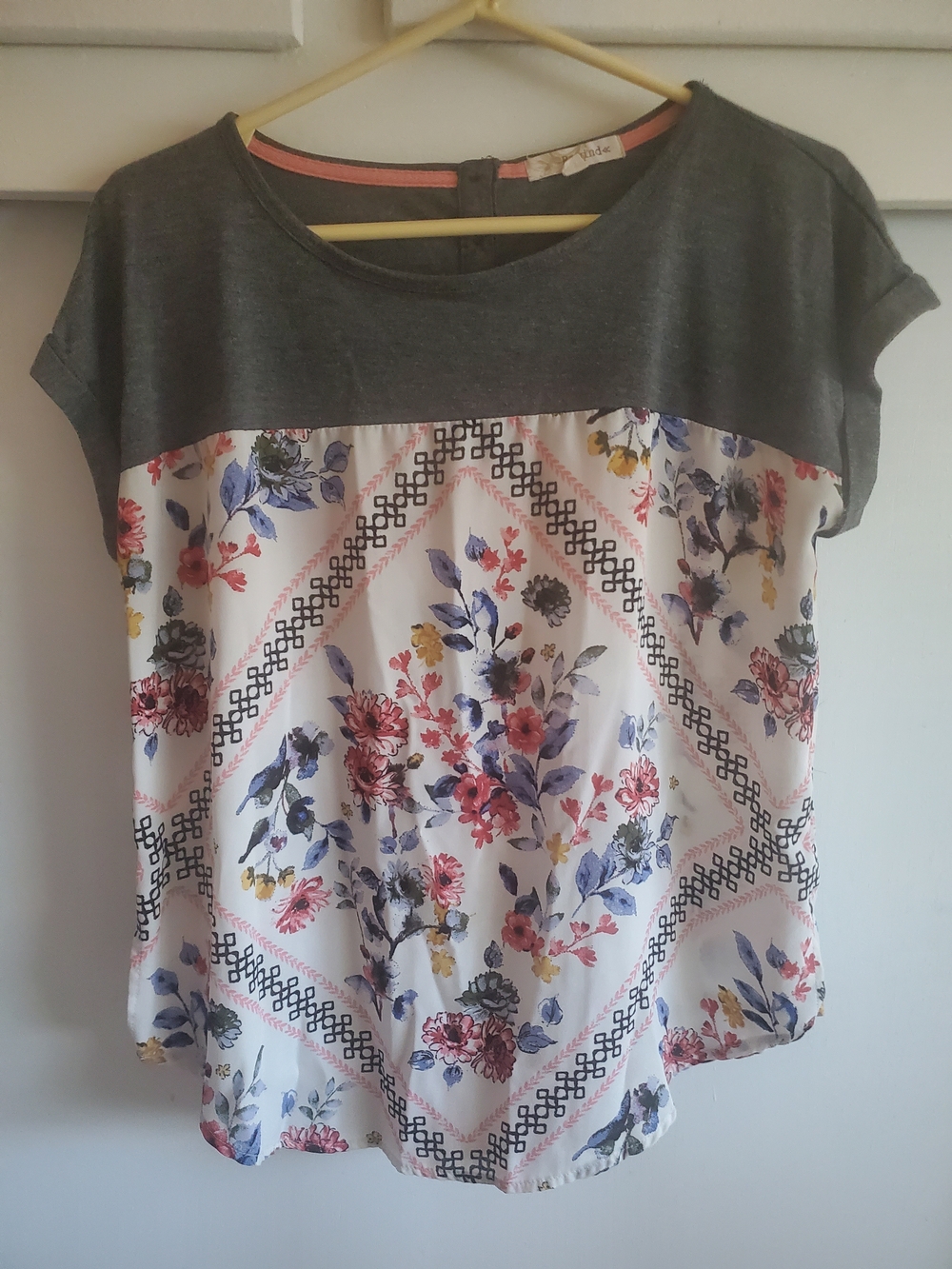 Rewind Gray Knit Yoke Floral Mixed-Print Short Sleeve Top